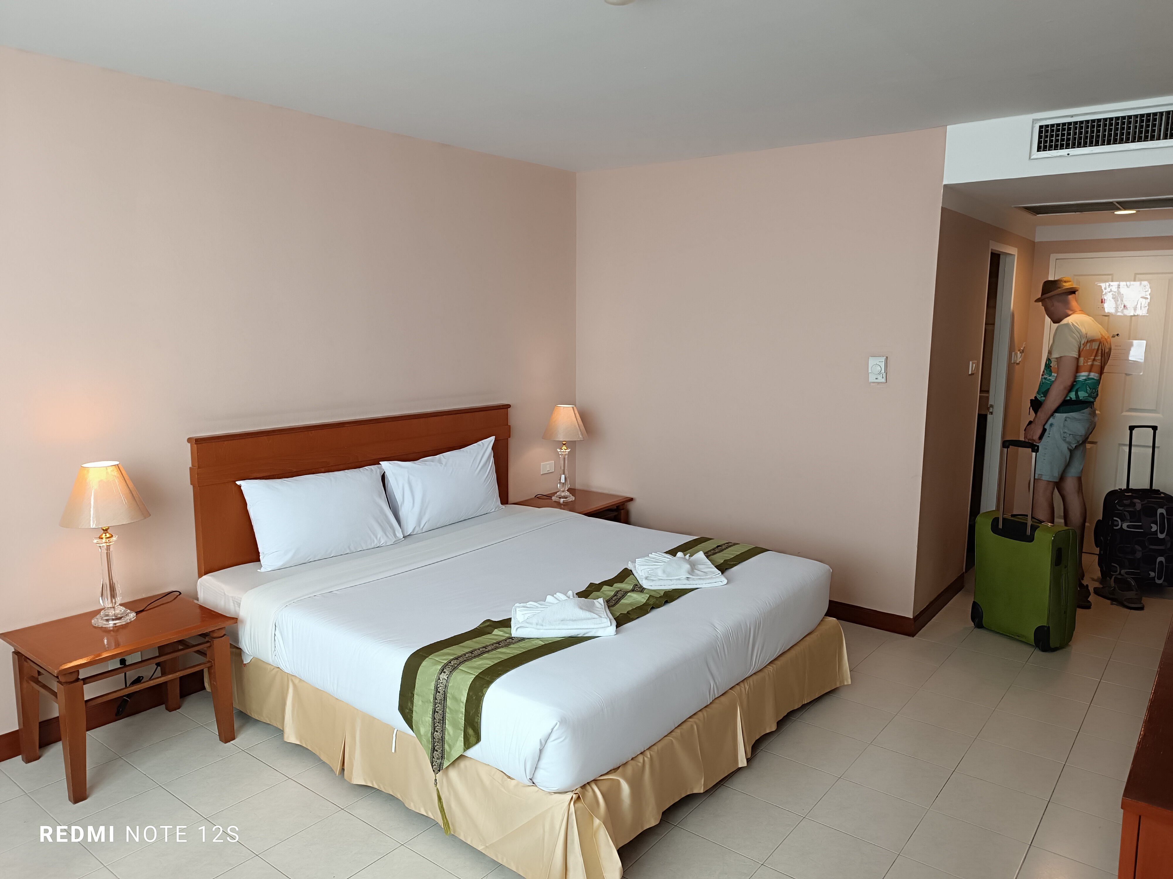 Фото Crown Pattaya Beach Hotel