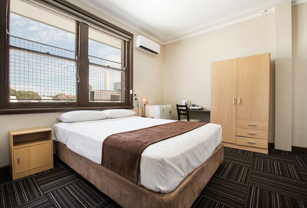 Фото Toongabbie Hotel