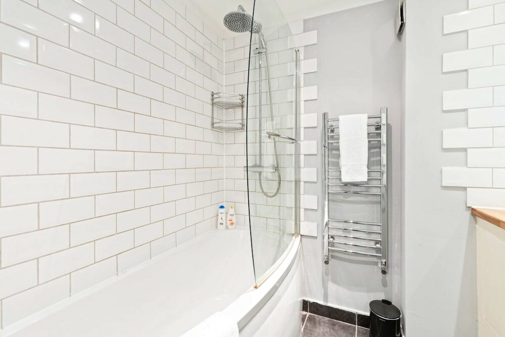 Фото Spacious 2 Bedroom Apartment in Cricklewood