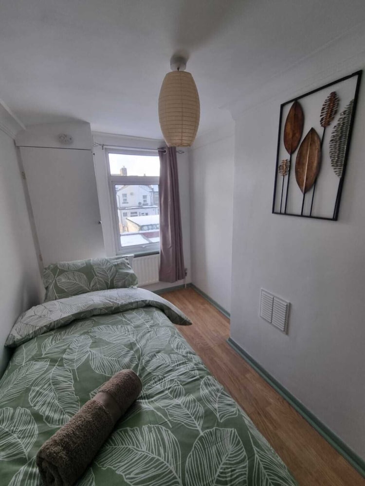 Фото Stylishly Designed House Dartford