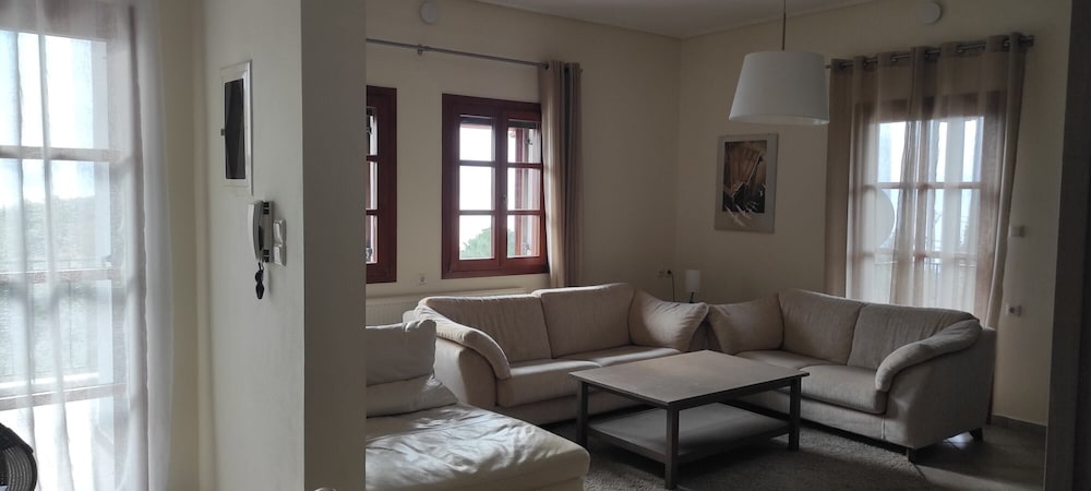 Фото Gorgeous 3 bedrooms Apartment in Pilio