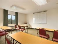 Фото Super 8 by Wyndham Bedford