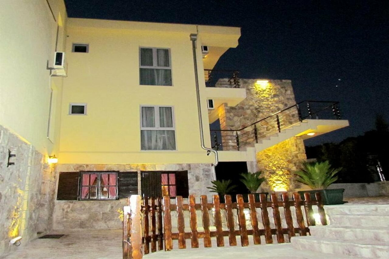 Фото Hotel Crnogorska Kuca