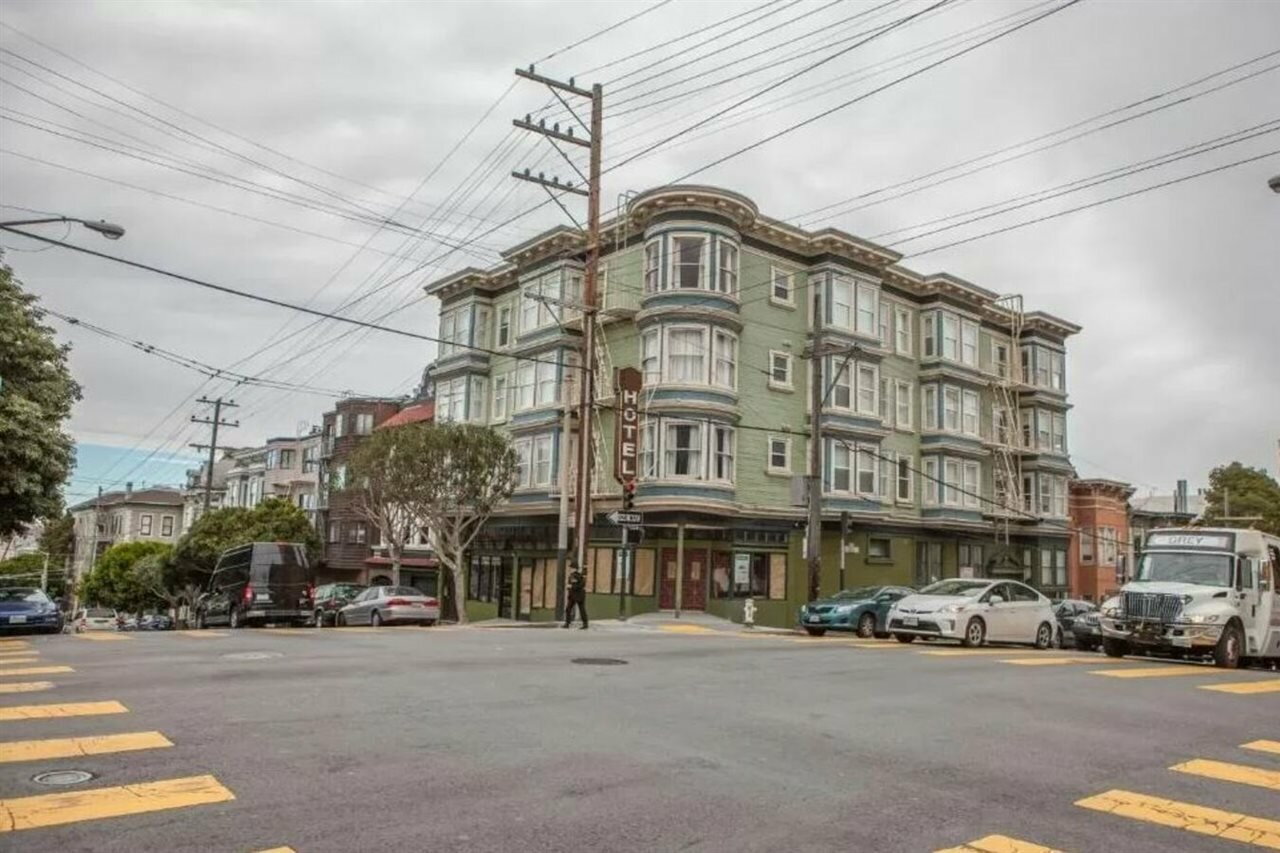 Фото отеля 2