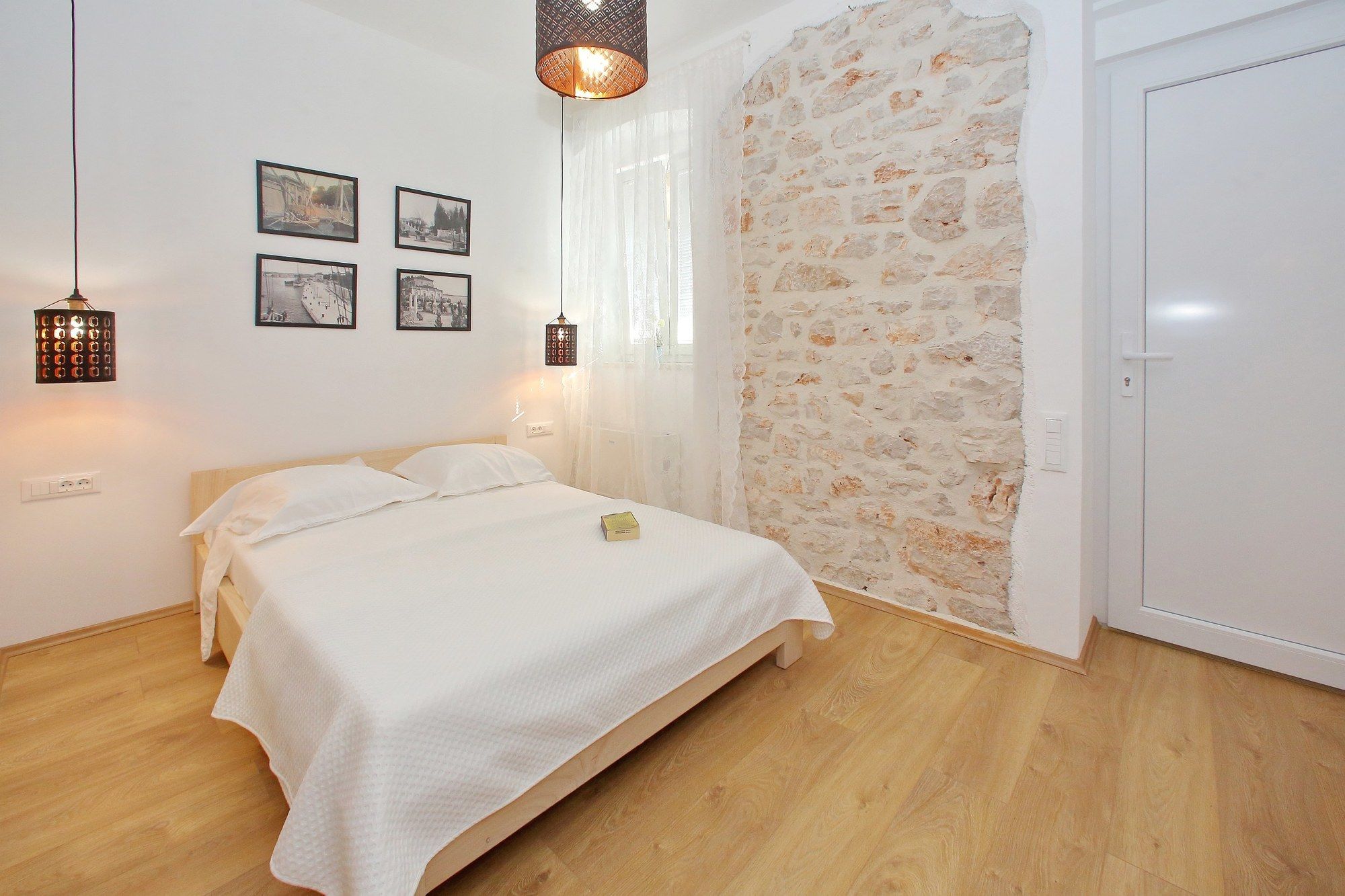 Фото Guverna New City Accommodation