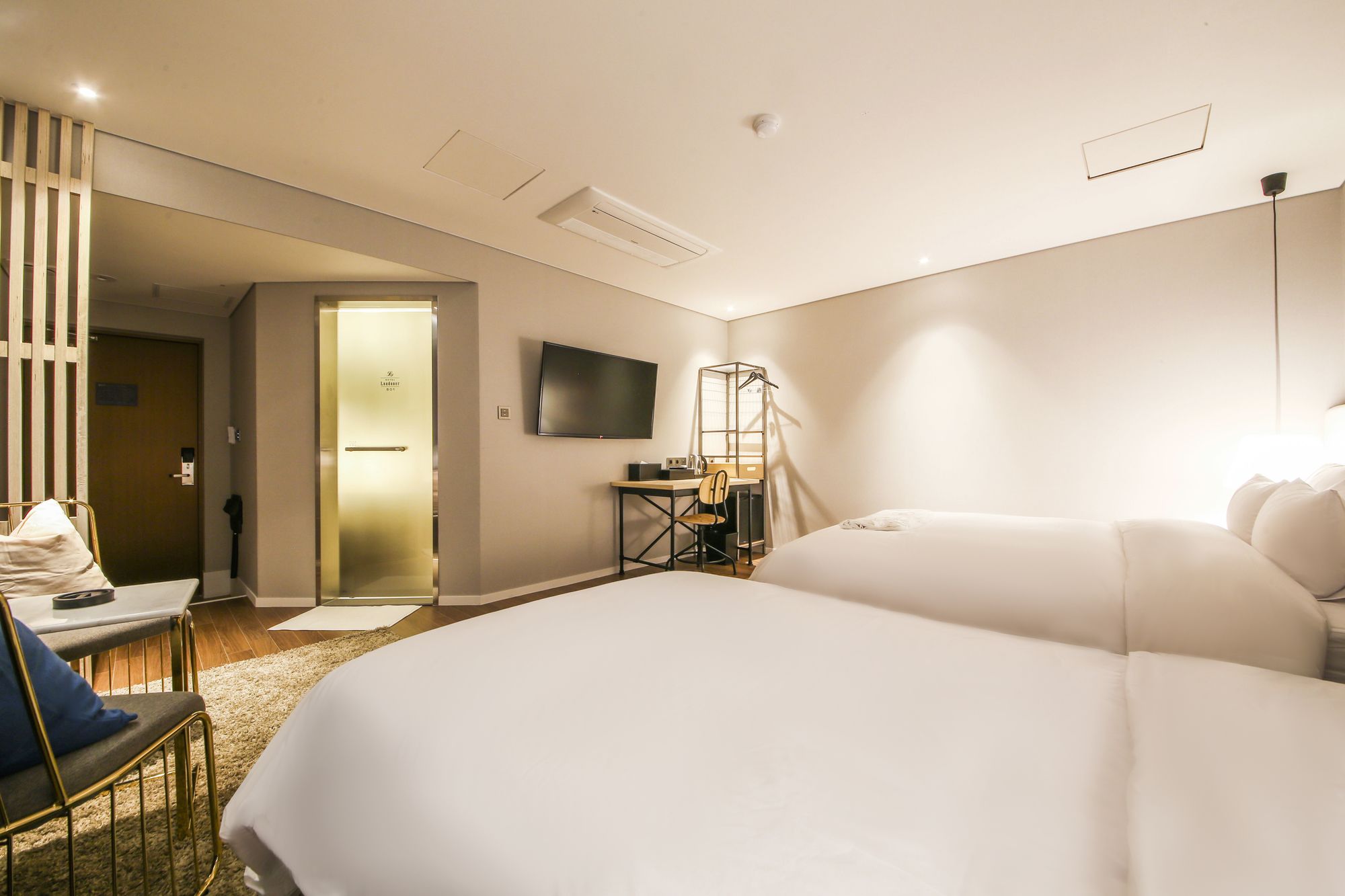 Фото Hotel Londoner Yongwon