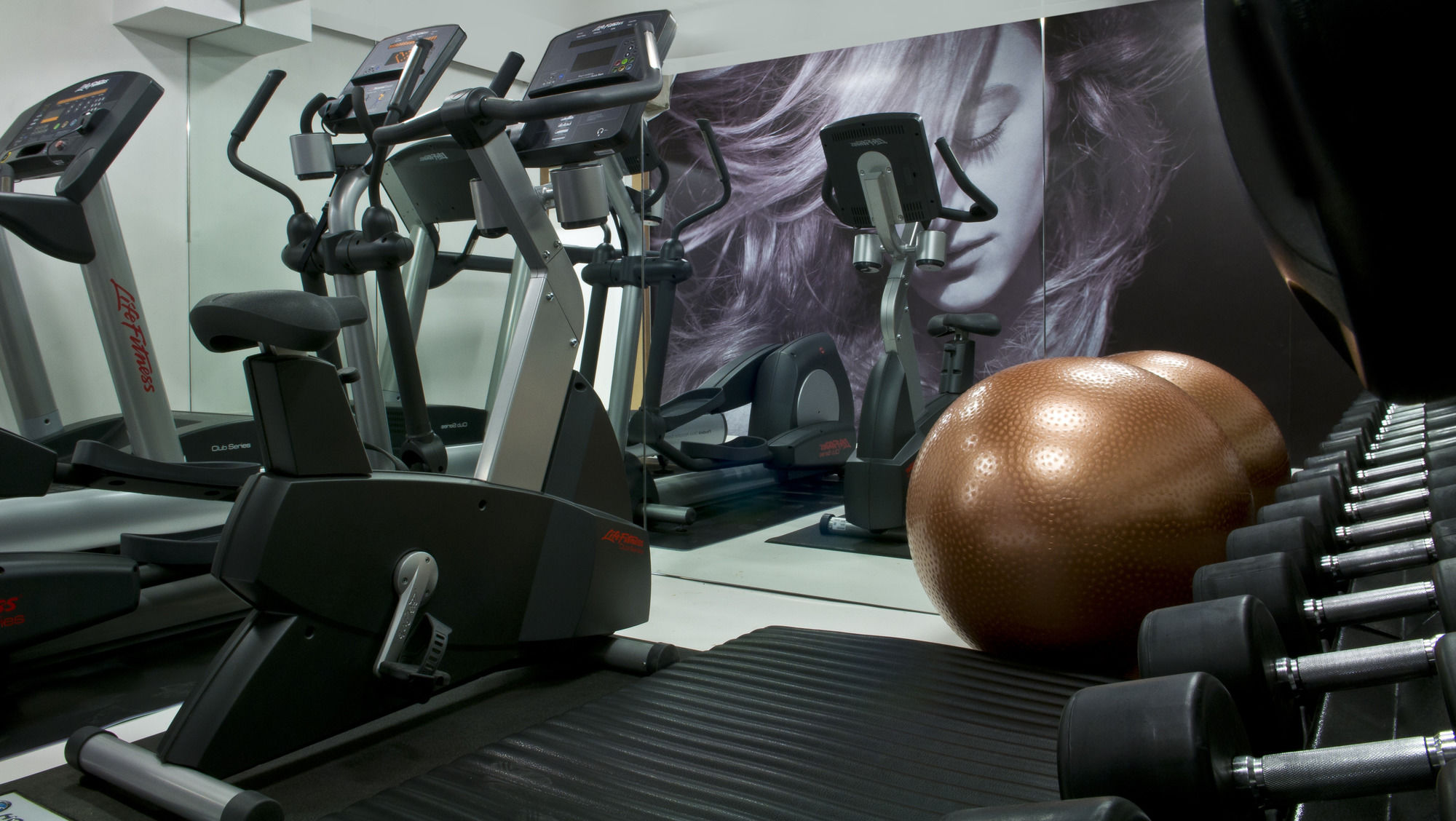 Фото B-aparthotel Regent