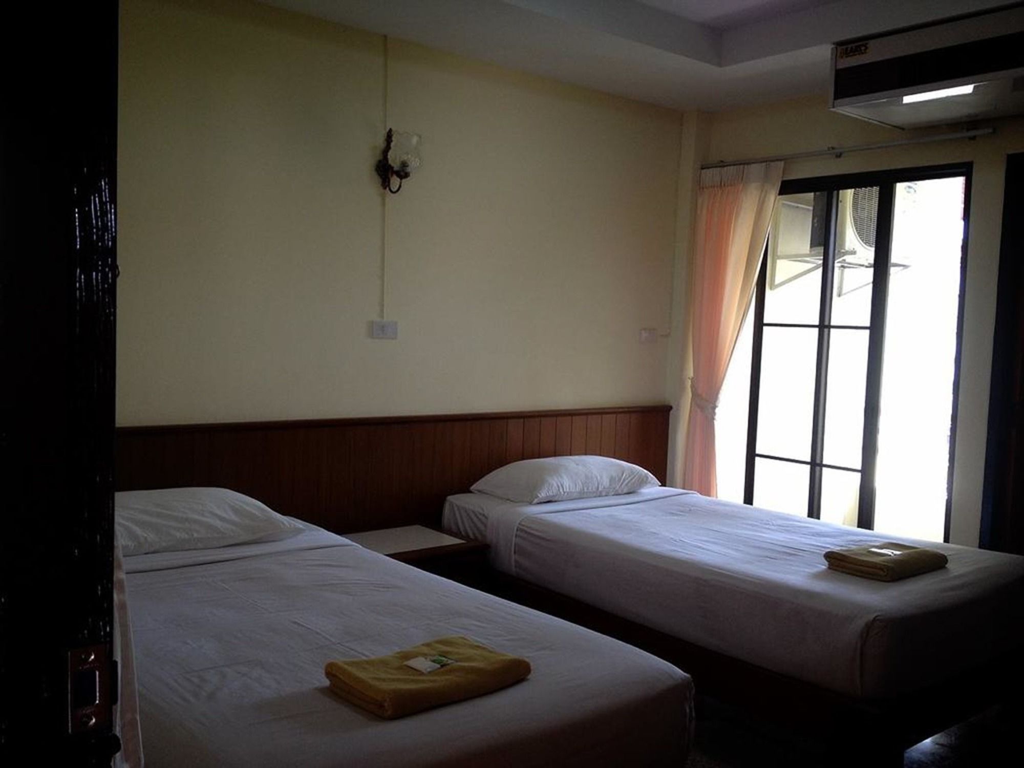 Фото Safe House Court