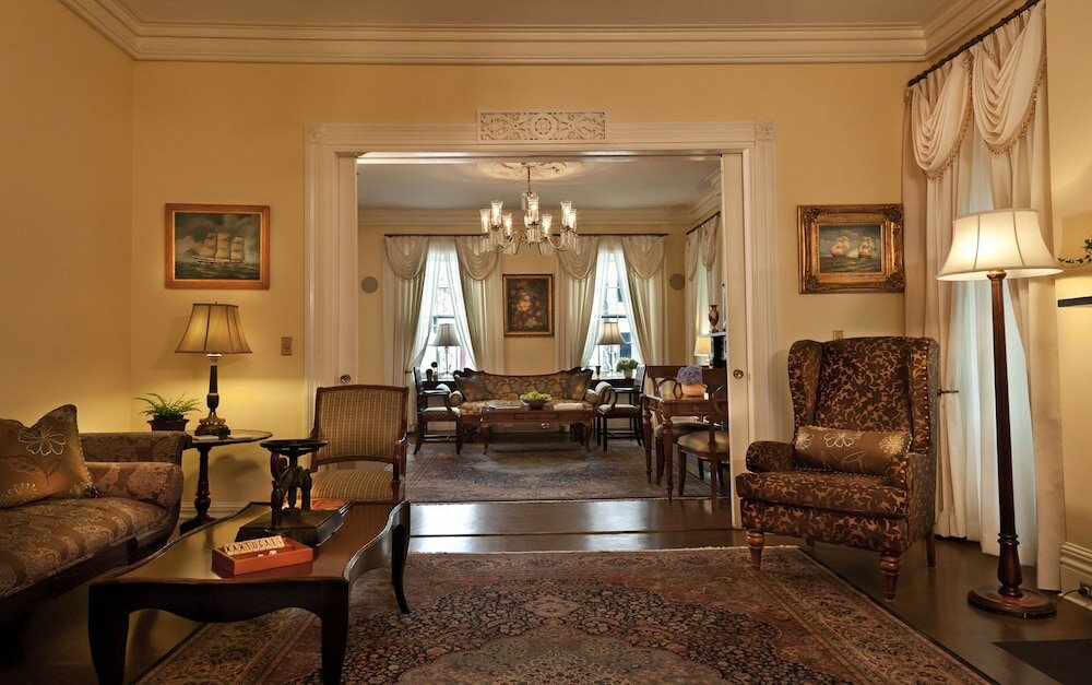 Фото Jared Coffin House