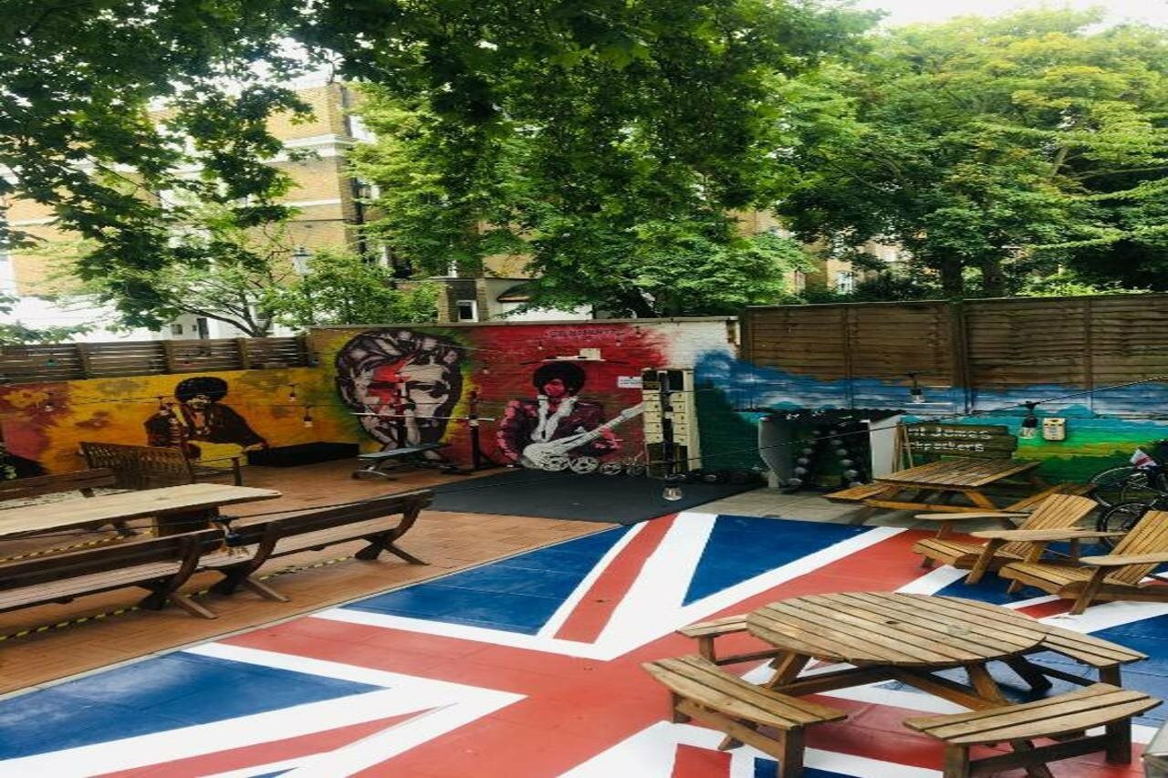 Фото Saint James Backpackers