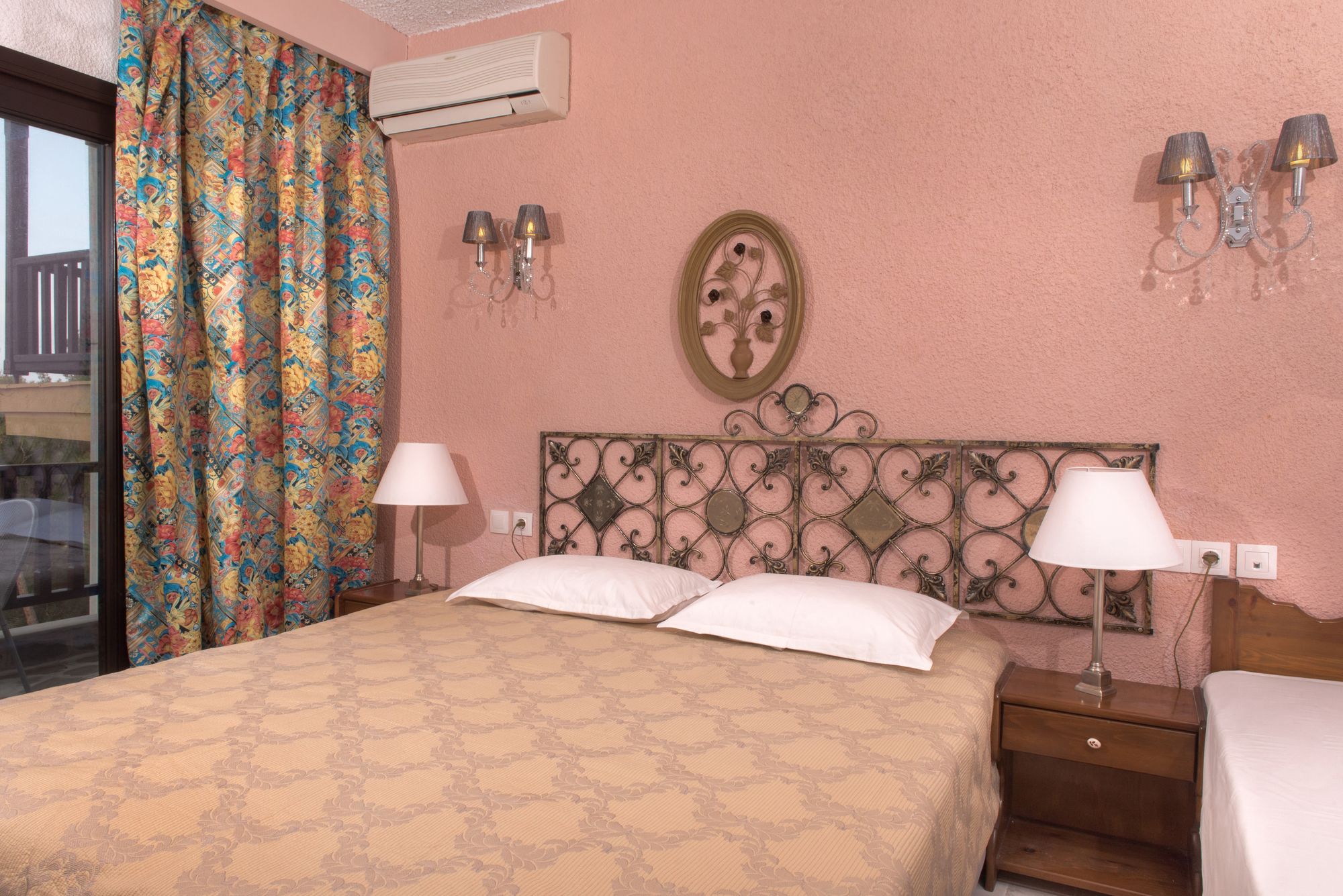 Фото Leandros Hotel