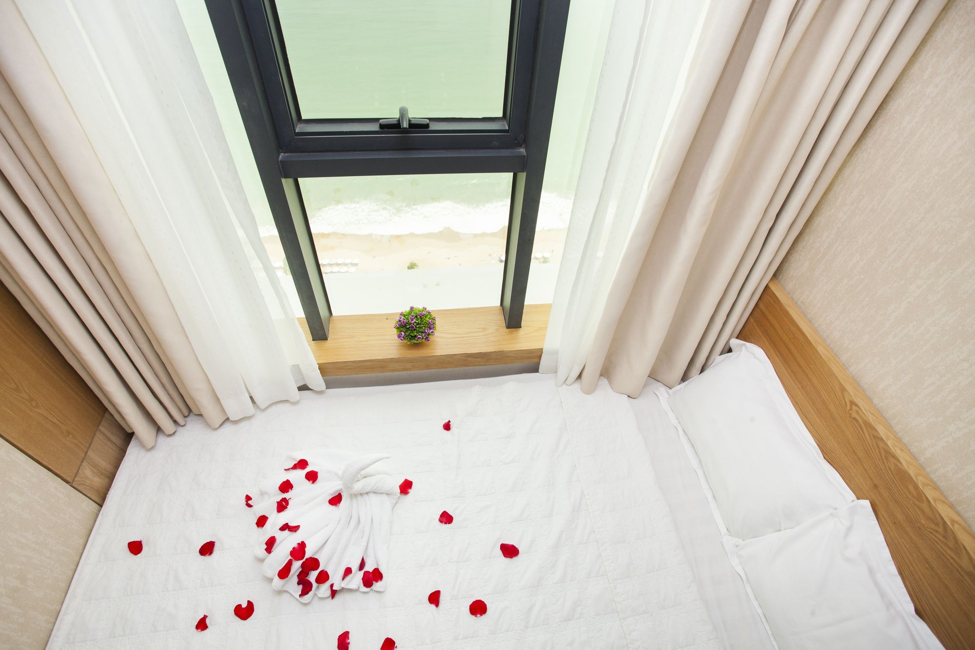 Фото Beach Front Apartment