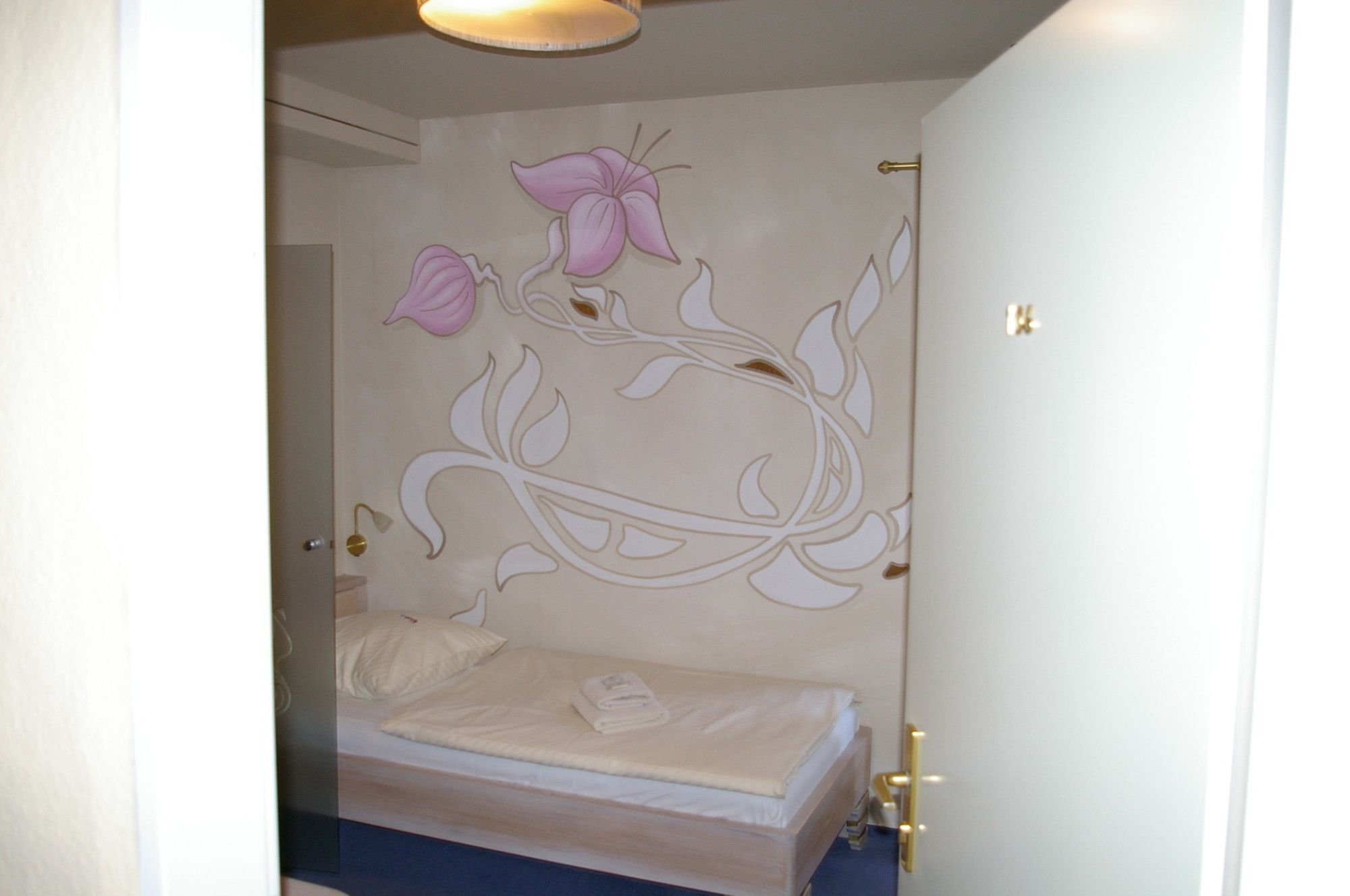 Фото Hotel zum Studio