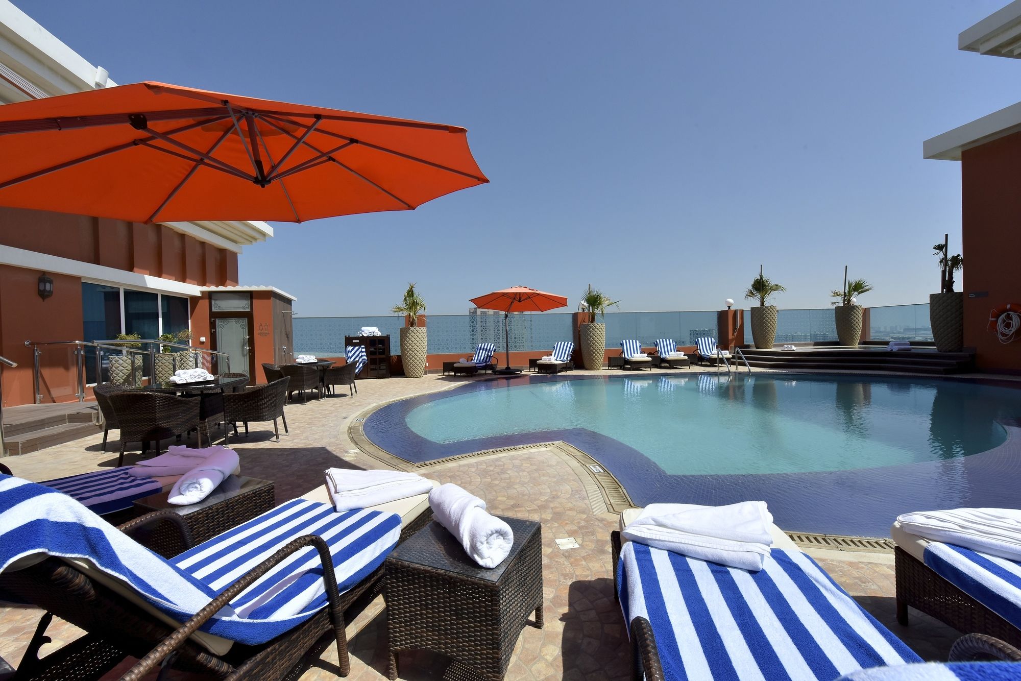 Фото Ramada by Wyndham Manama City Centre