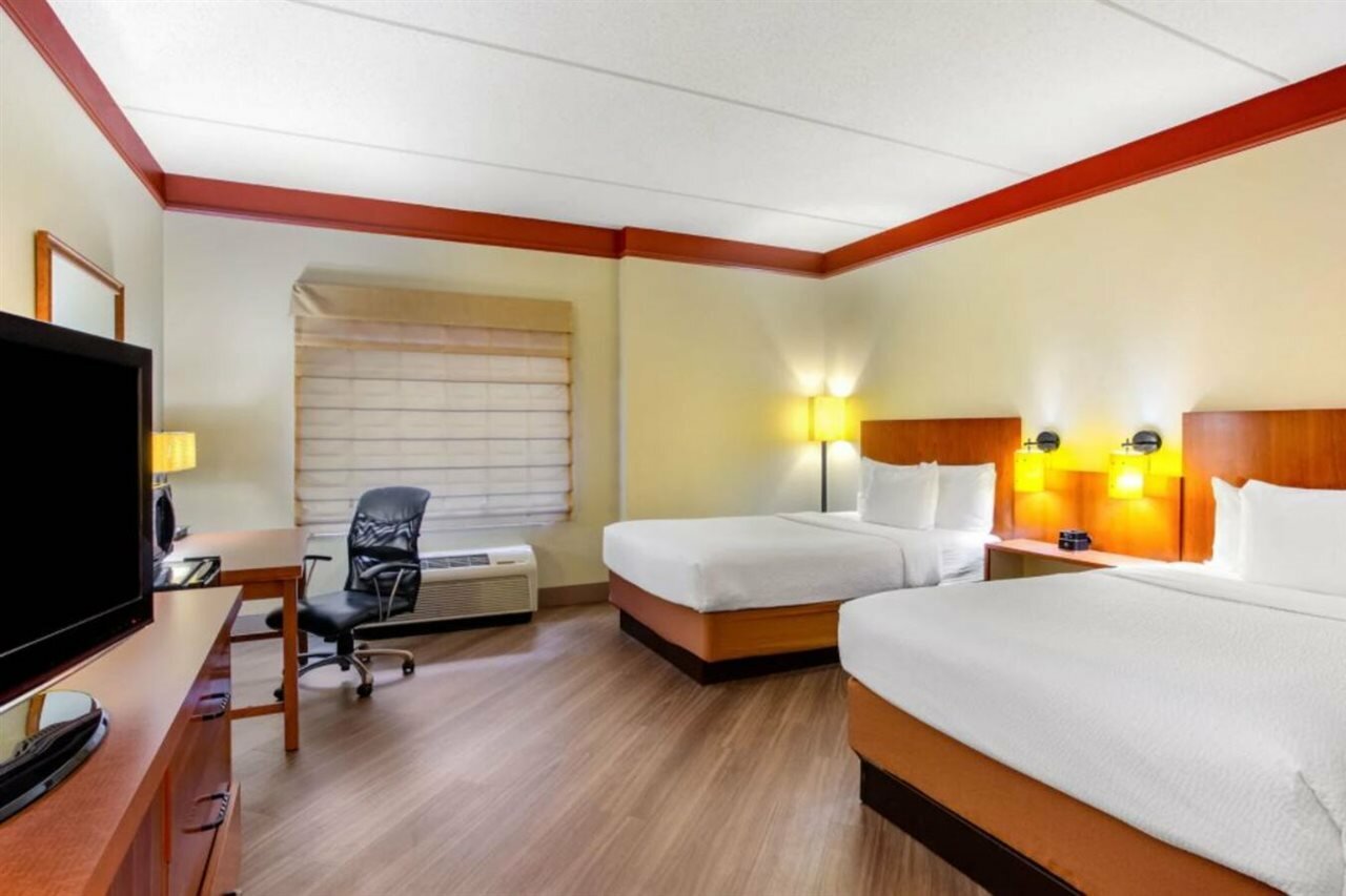 Фото La Quinta Inn & Suites by Wyndham Raleigh Crabtree