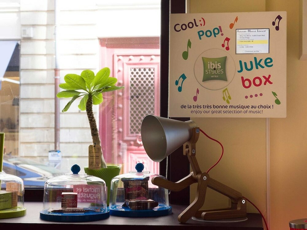 Фото ibis Styles Nantes Centre Place Royale