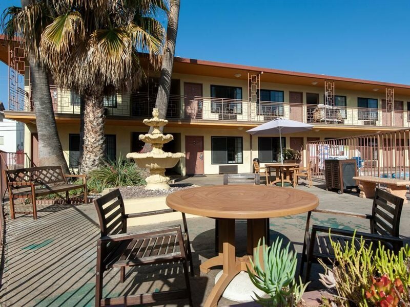 Фото Studio City Court Yard Hotel