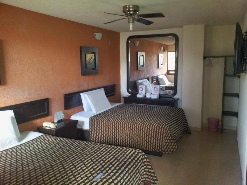 Фото Hotel Emperador Centro Guadalajara y Remodelado