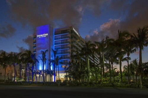 Внешний вид отеля DoubleTree Resort by Hilton Hollywood Beach в Голливуде, фото 1
