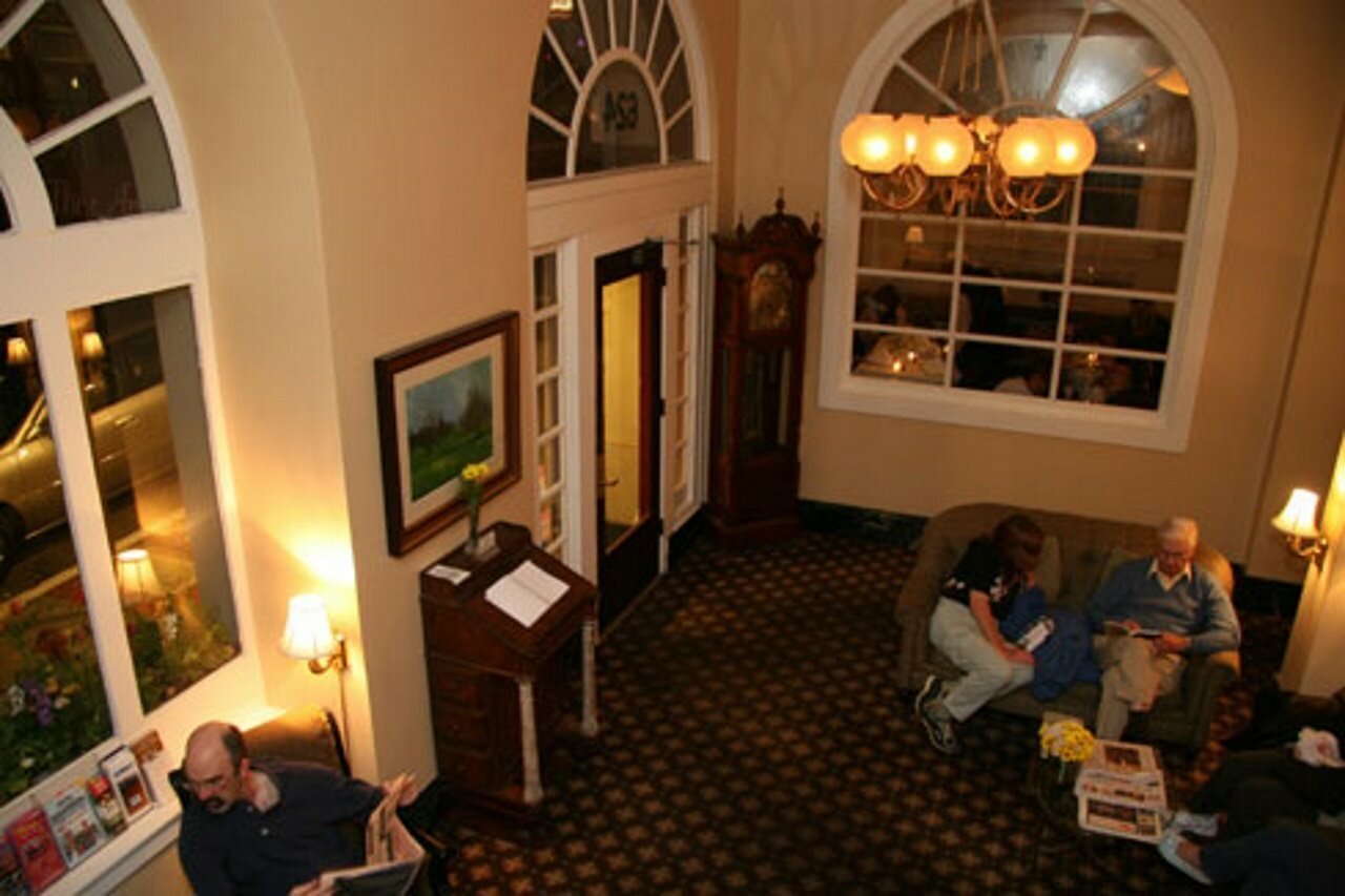 Фото The Andrews Hotel