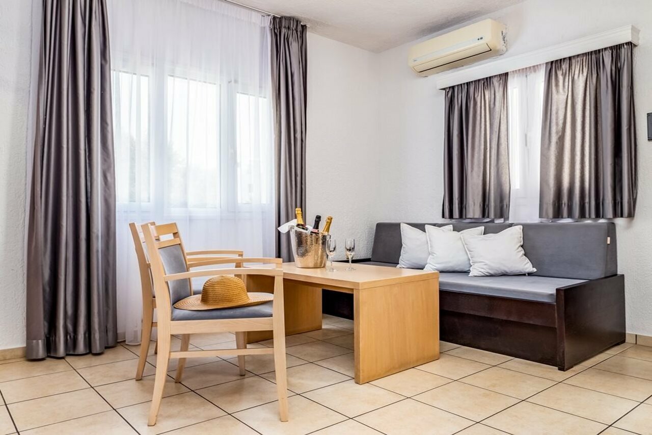 Фото Elounda Alikes Suites & Studios