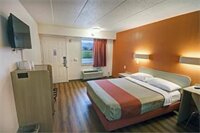 Фото Super 8 by Wyndham Charleston Wv