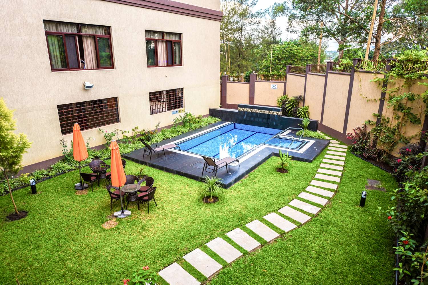 Фото отеля 2