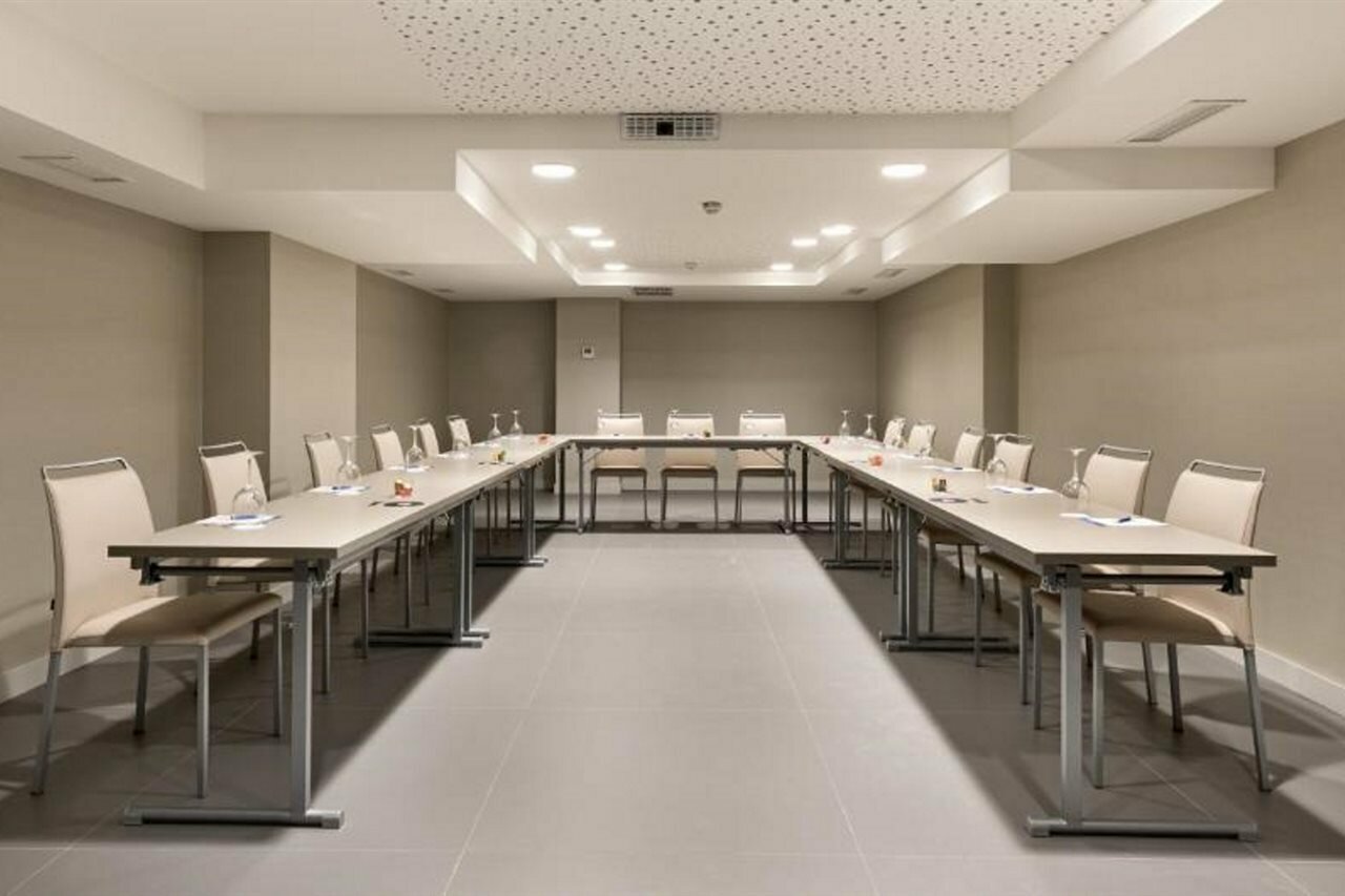 Фото Nh Madrid Zurbano