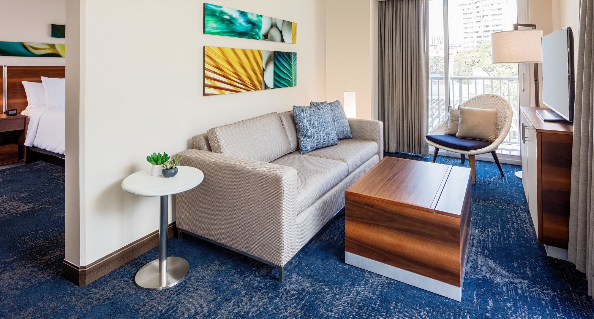 Фото Hilton Garden Inn Waikiki Beach