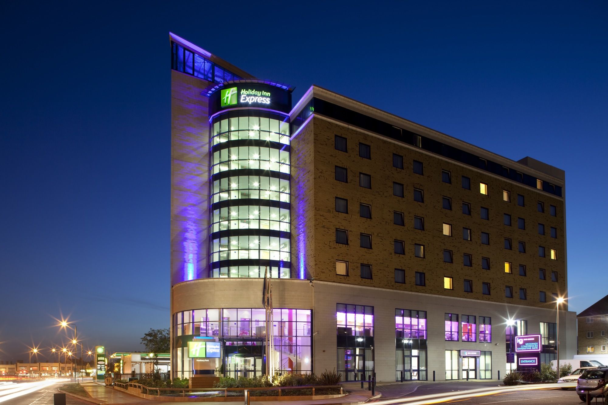 Фото Holiday Inn Express London - Newbury Park, an Ihg Hotel