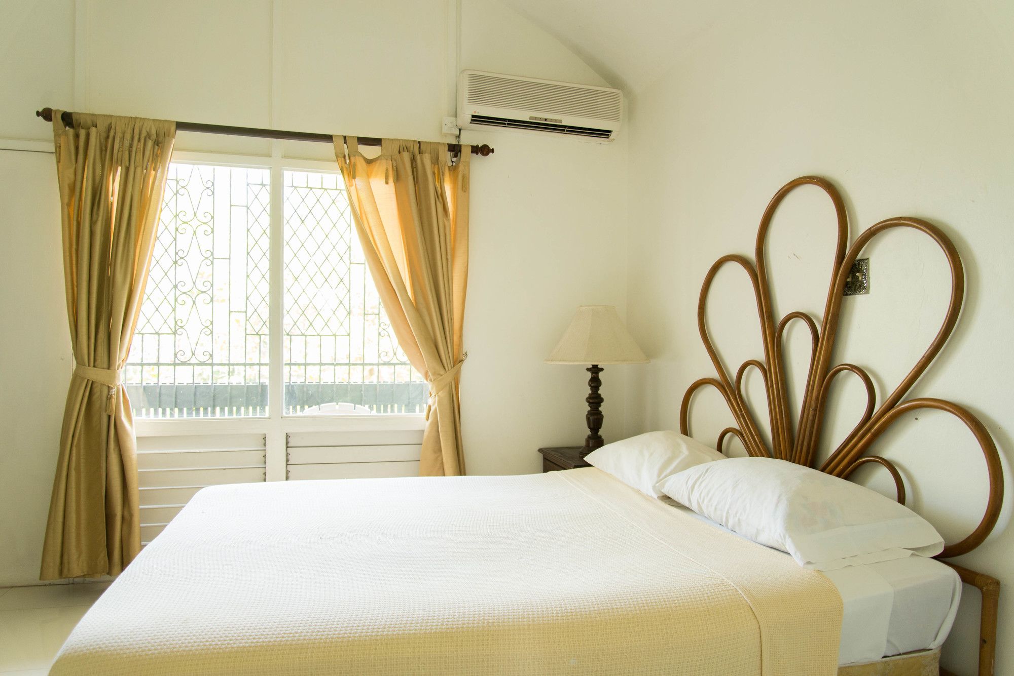 Фото Montego Bay Club Beach Resort