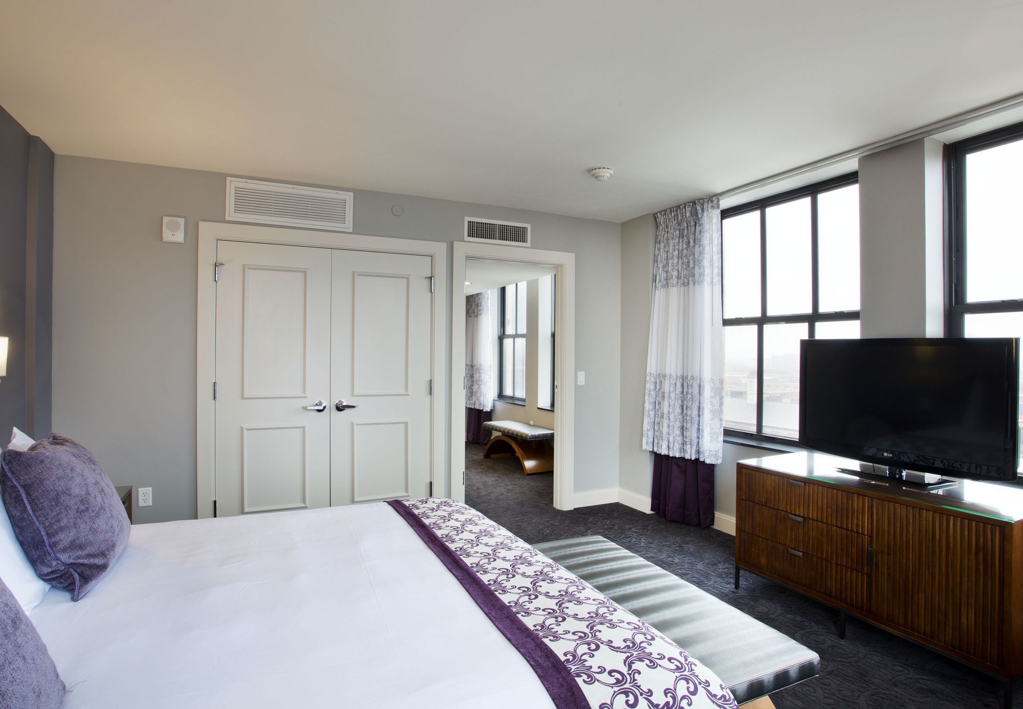 Фото Ambassador Hotel Wichita, Autograph Collection