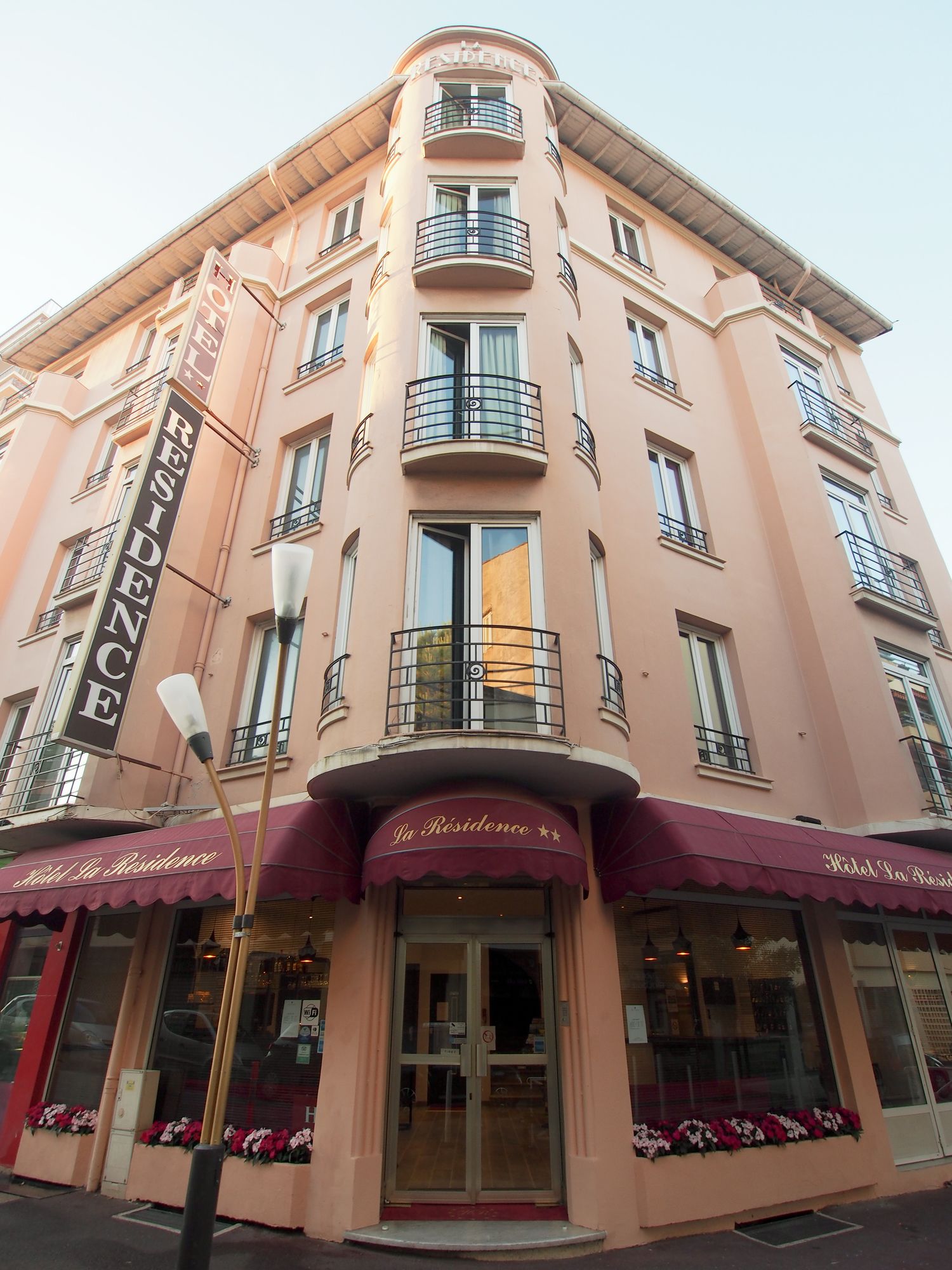 Фото CASA MOHO Juan Les Pins