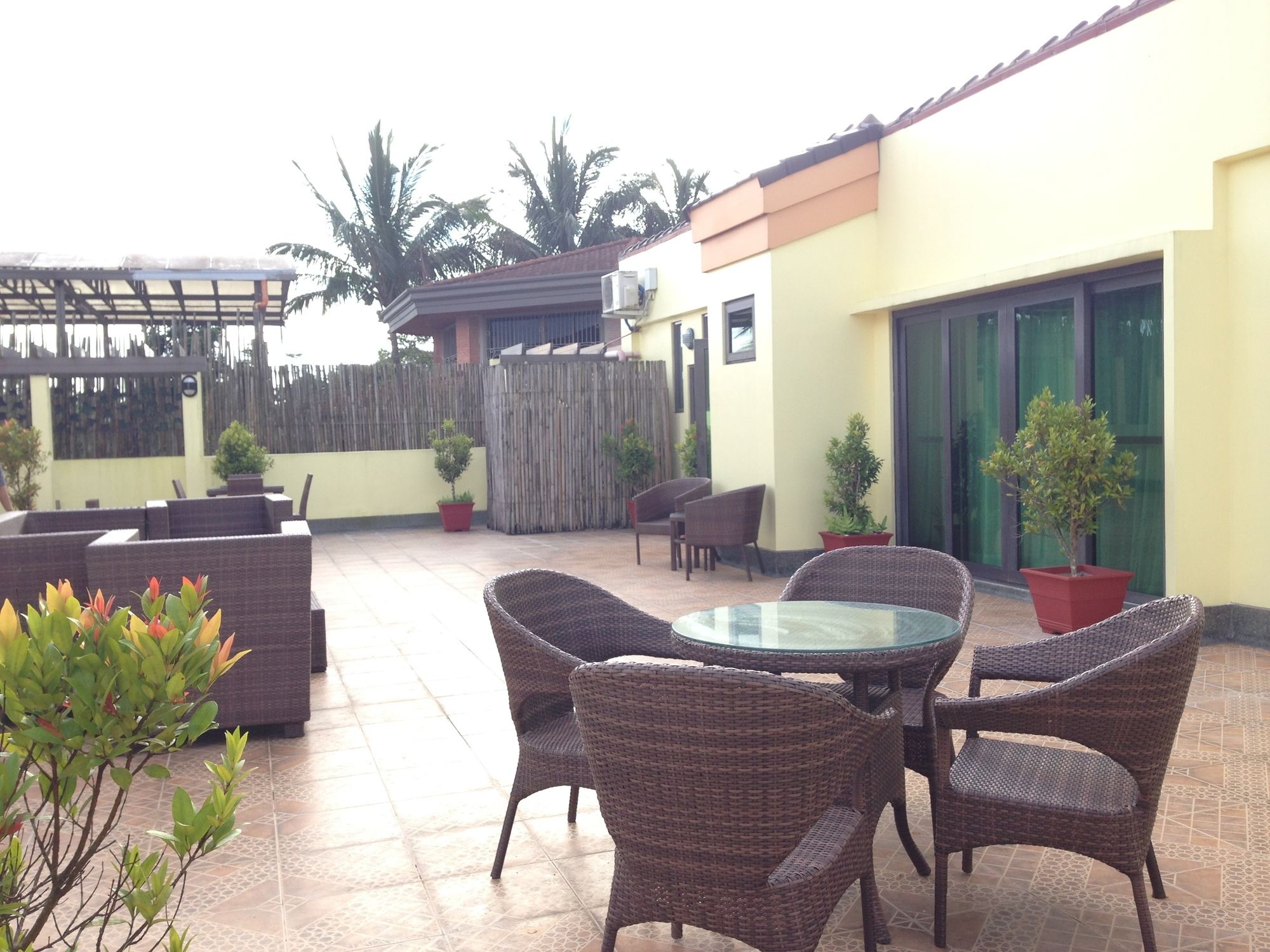 Фото Lee Boutique Hotel Tagaytay