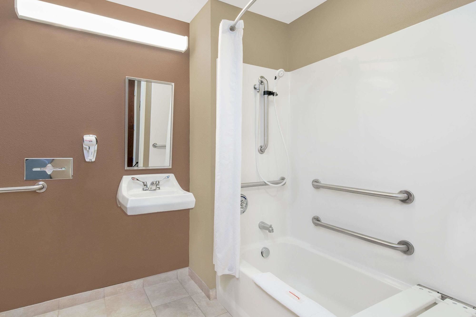 Фото Microtel Inn & Suites by Wyndham Sidney