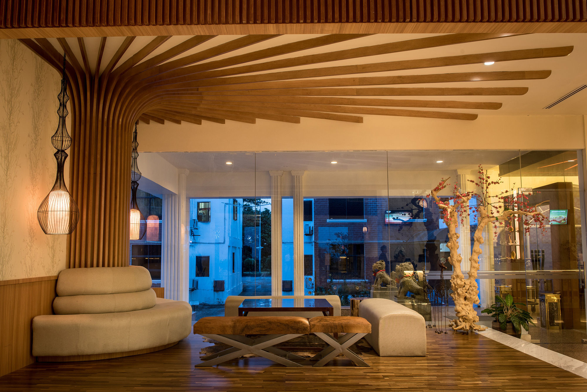 Фото Crown Vista Hotel