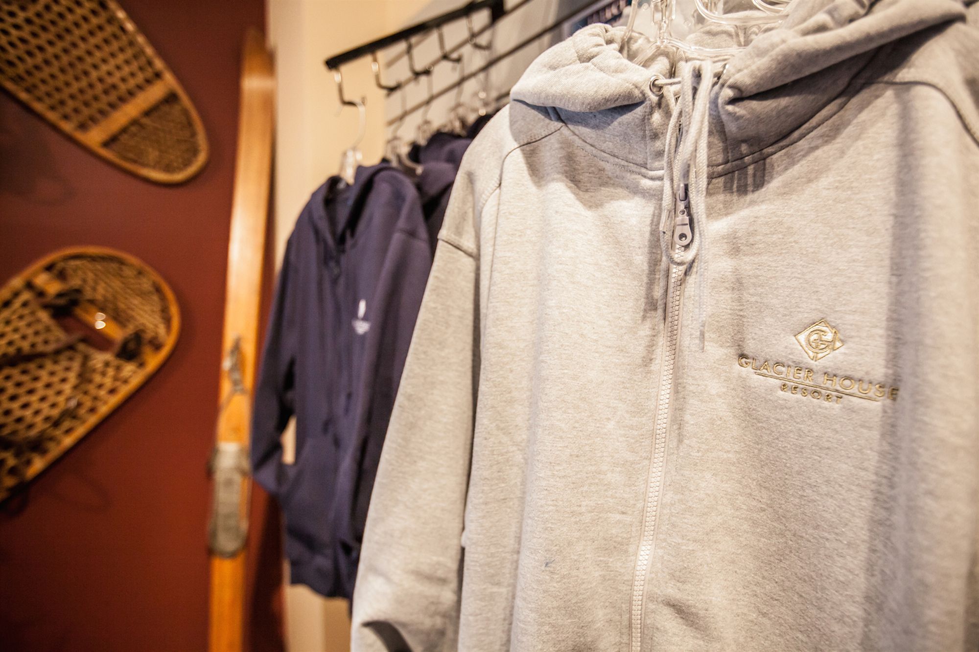 Фото Glacier House Resort