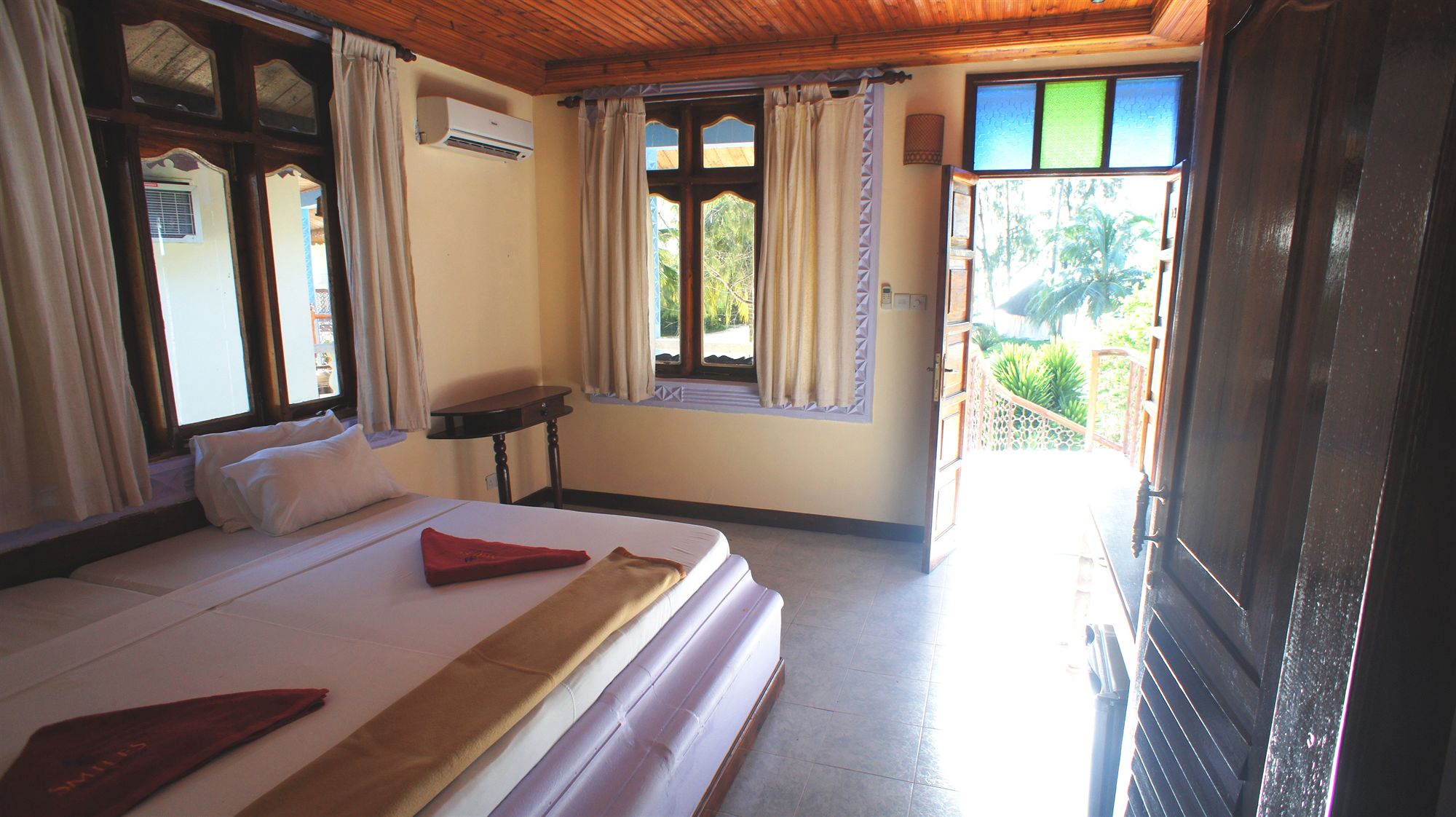 Фото Smiles Beach Hotel