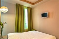 Фото Hotel Kyriad Paris 10 - Canal Saint Martin - République