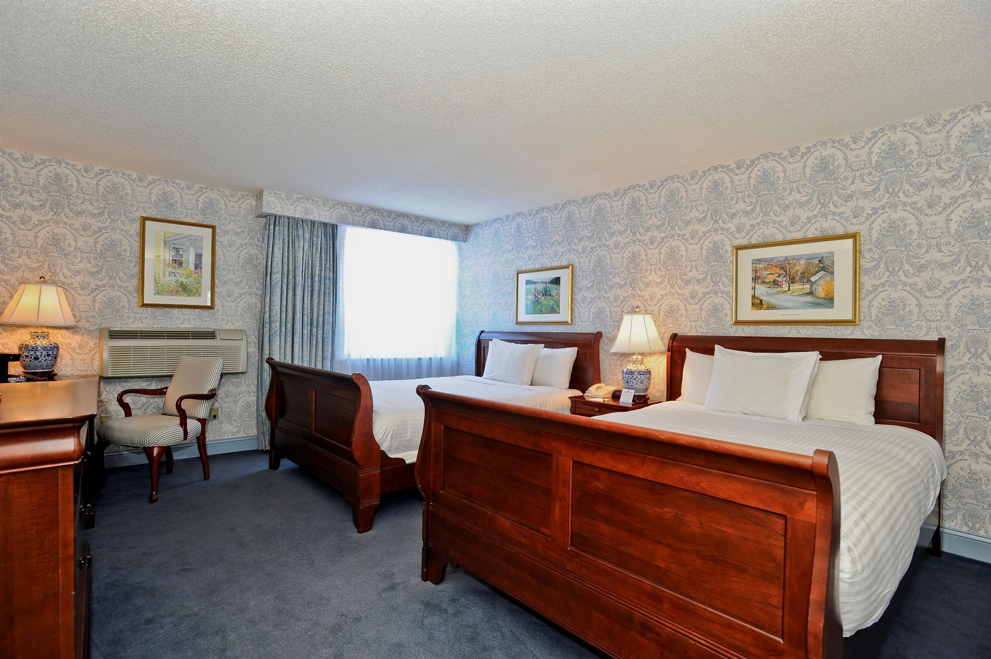 Фото The Farmington Inn & Suites