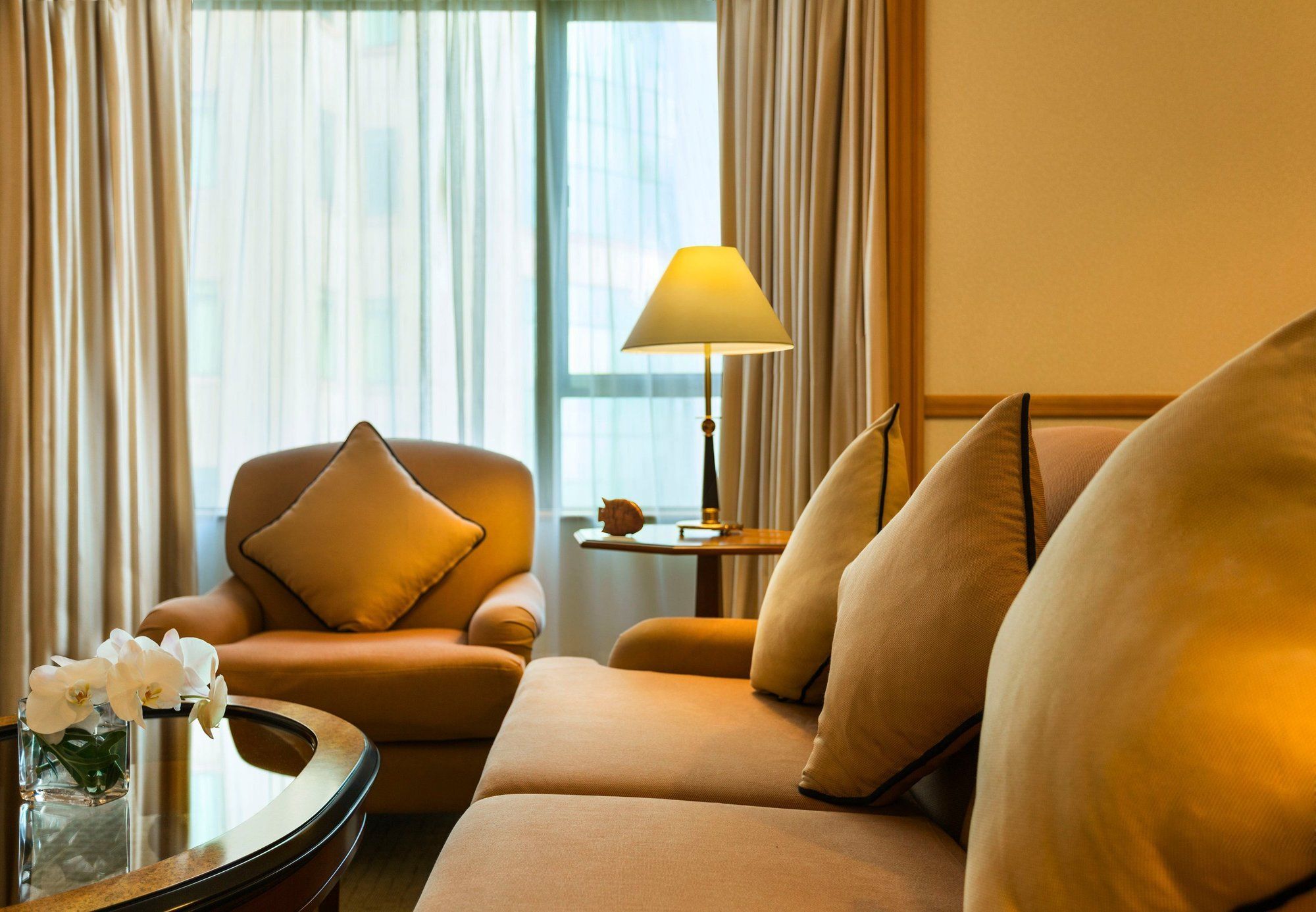 Фото Renaissance Riverside Hotel Saigon