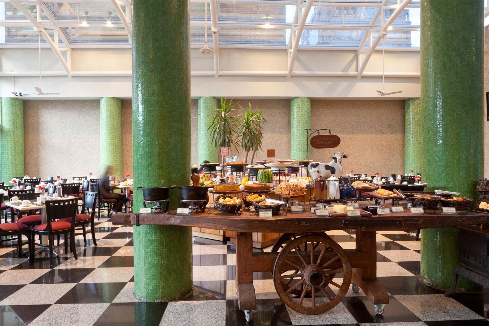 Фото Estanplaza International