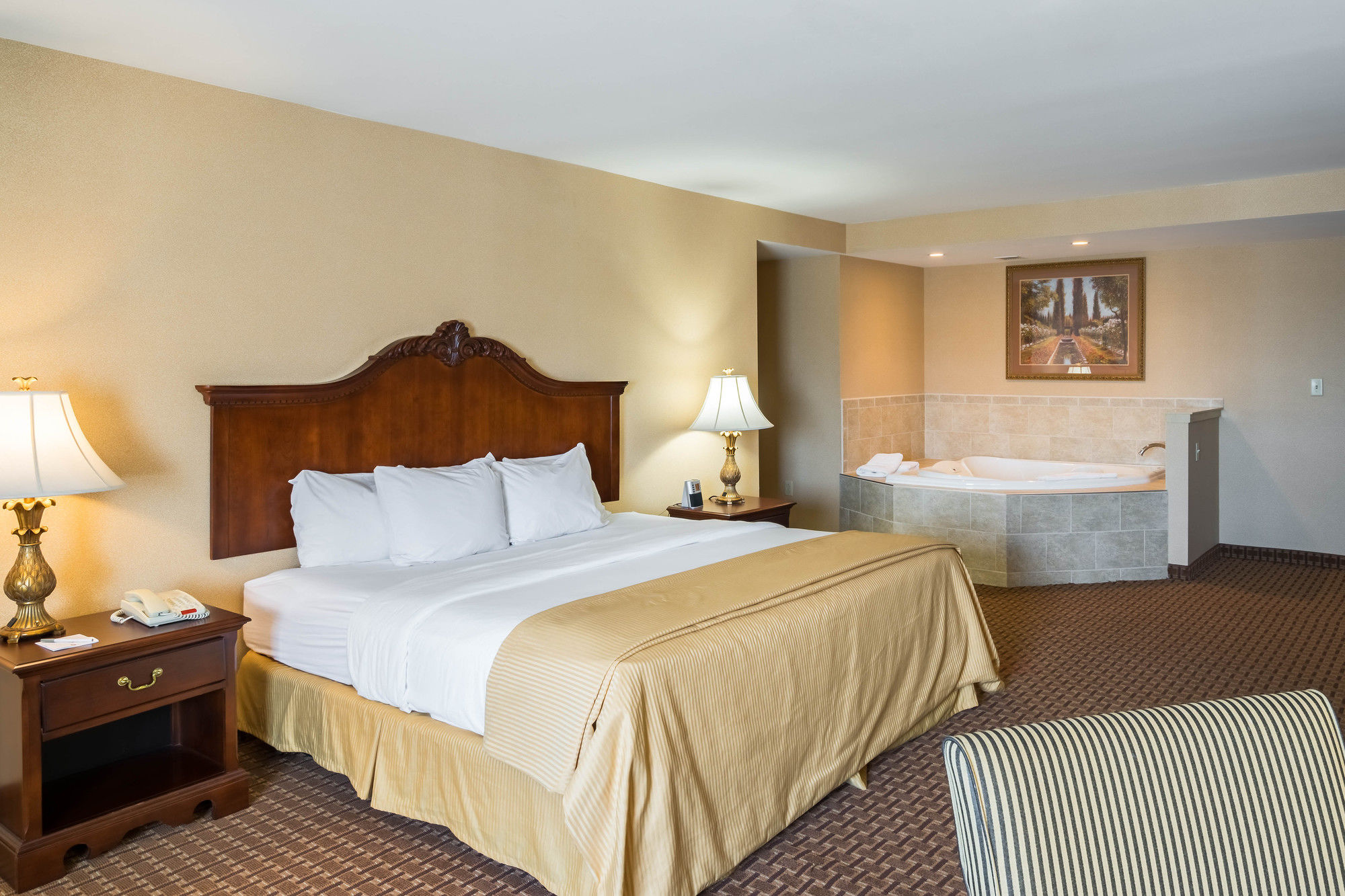 Фото Red Roof Inn & Suites Wilmington - New Castle