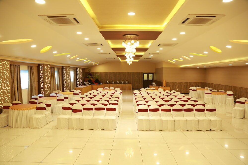 Фото Hotel Ramanashree Richmond