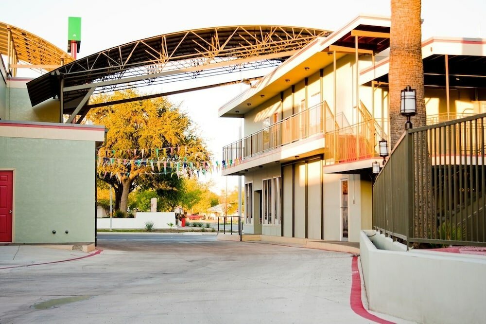 Фото Whispering Palms Inn