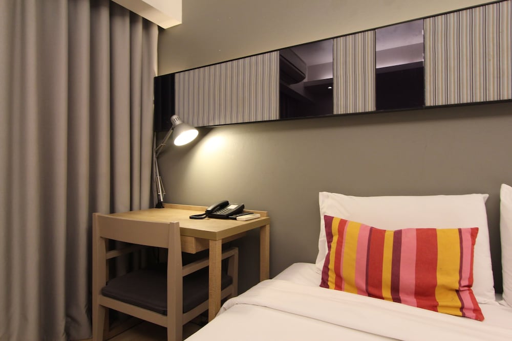 Фото The Sun Xclusive