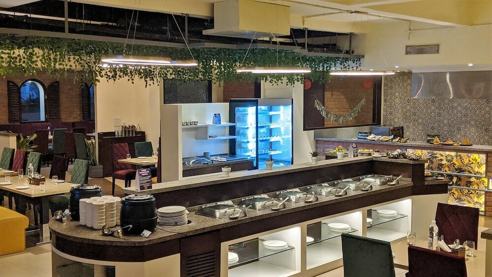 Фото BluPetal - A Business Hotel