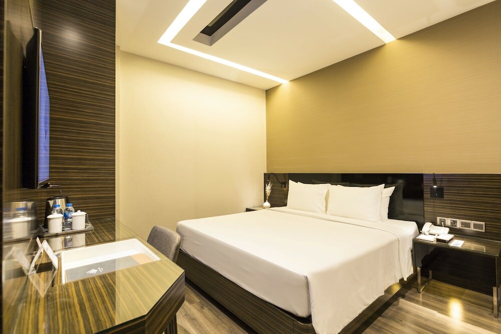 Фото Queen Ann Hotel