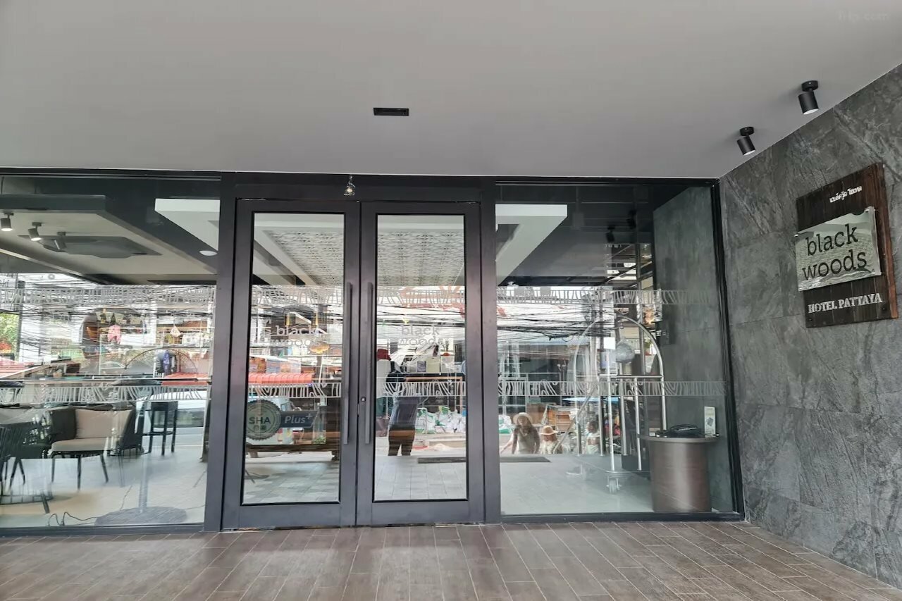 Фото Blackwoods Hotel Pattaya