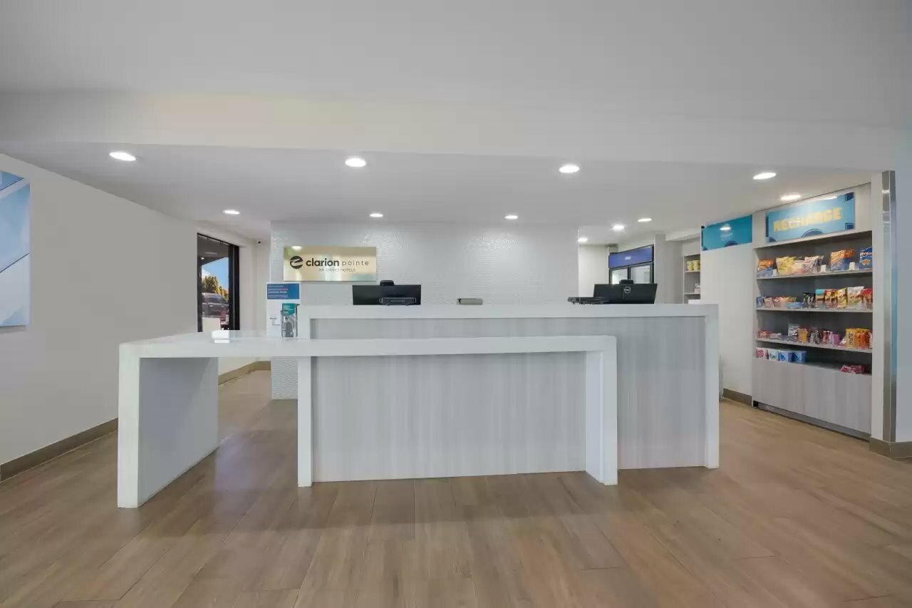 Фото Clarion Pointe Okc Airport